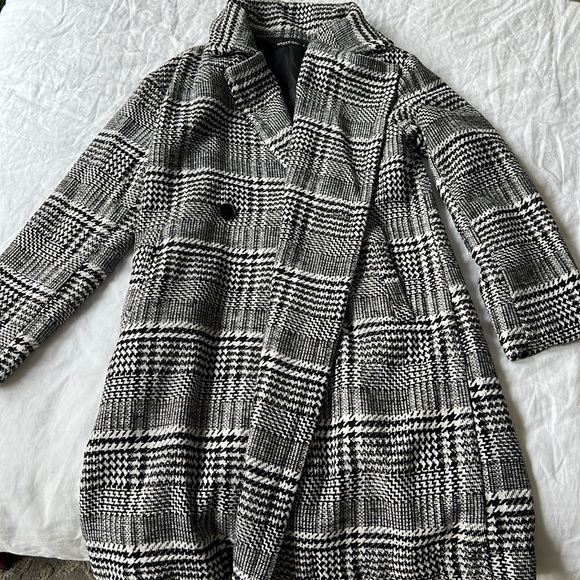 Black and white trench coat - Picture 1 of 1